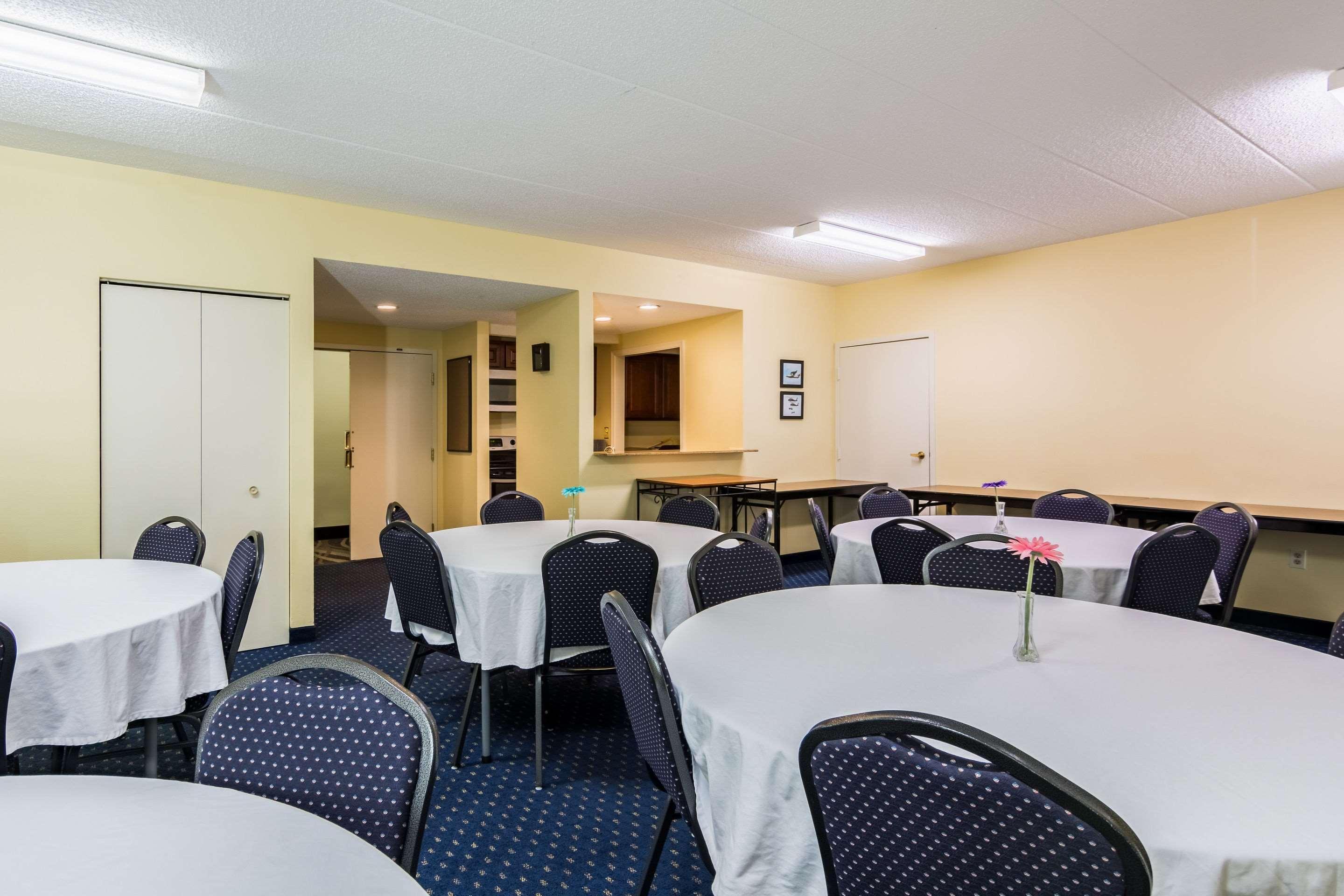 Comfort Inn At Joint Base Andrews Клинтън Екстериор снимка