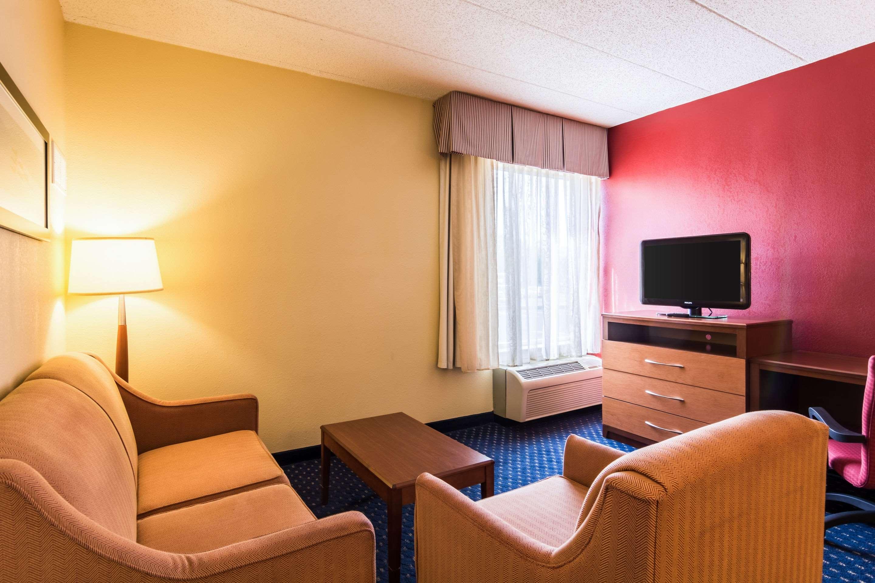Comfort Inn At Joint Base Andrews Клинтън Екстериор снимка