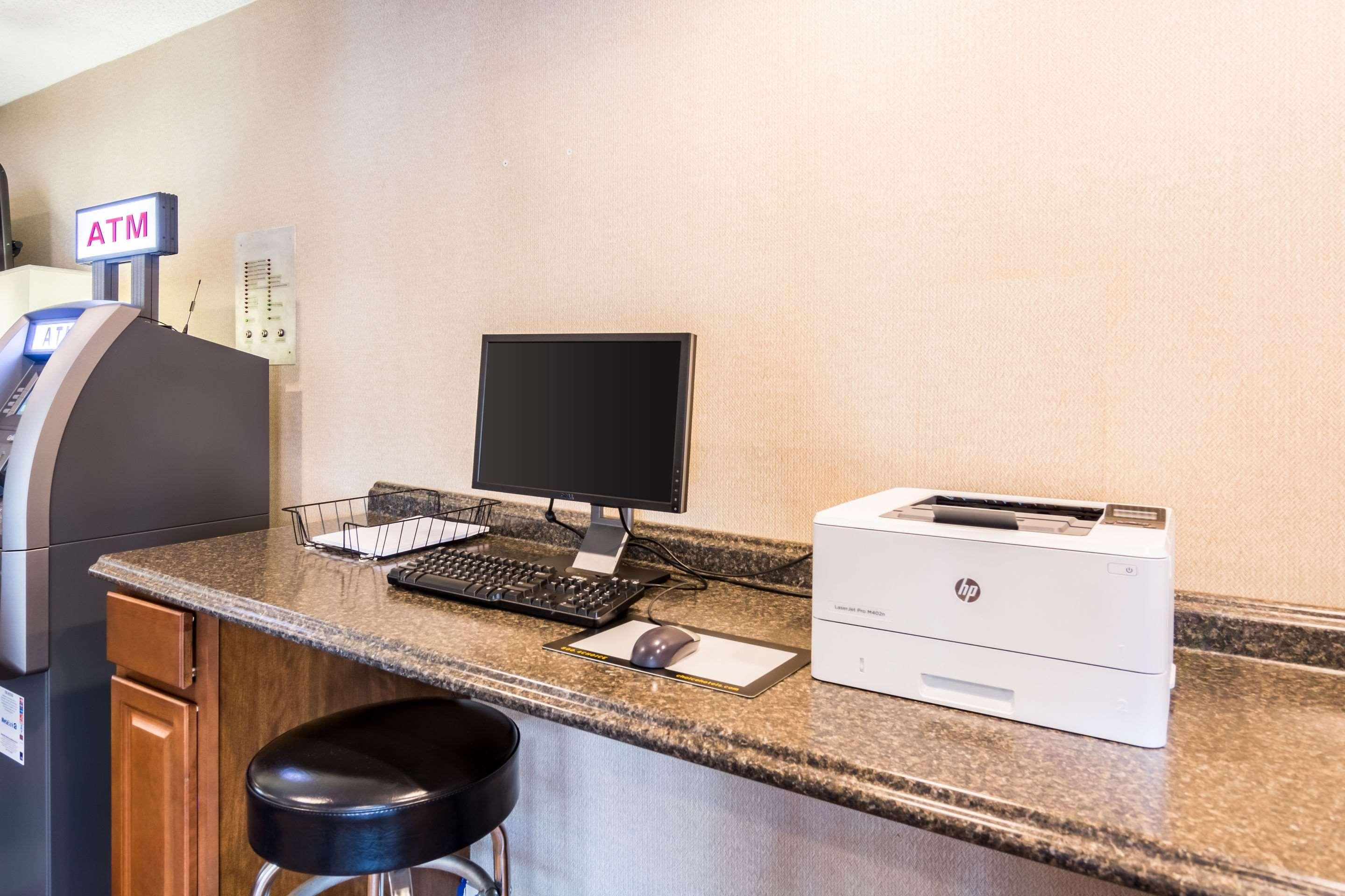 Comfort Inn At Joint Base Andrews Клинтън Екстериор снимка