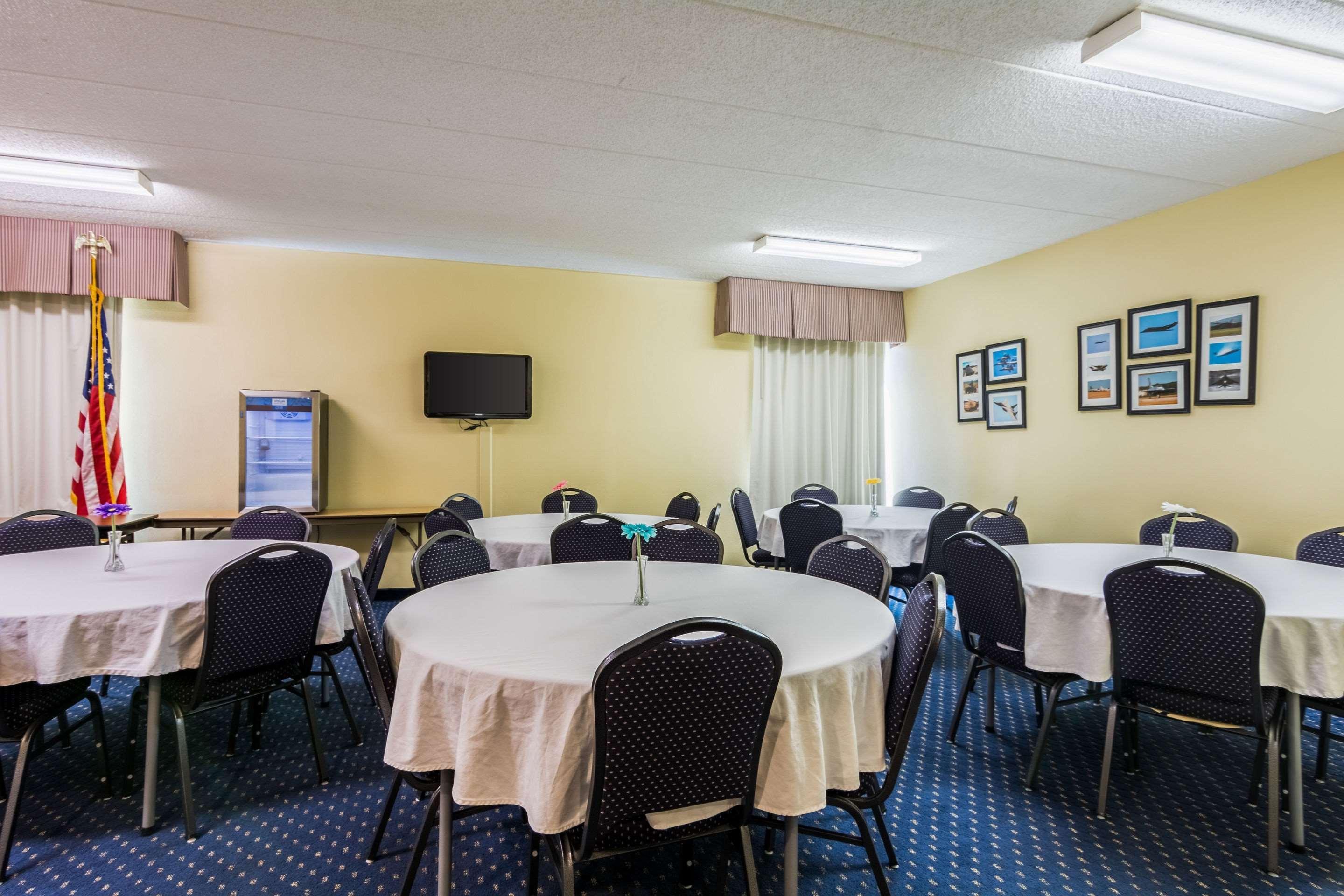 Comfort Inn At Joint Base Andrews Клинтън Екстериор снимка