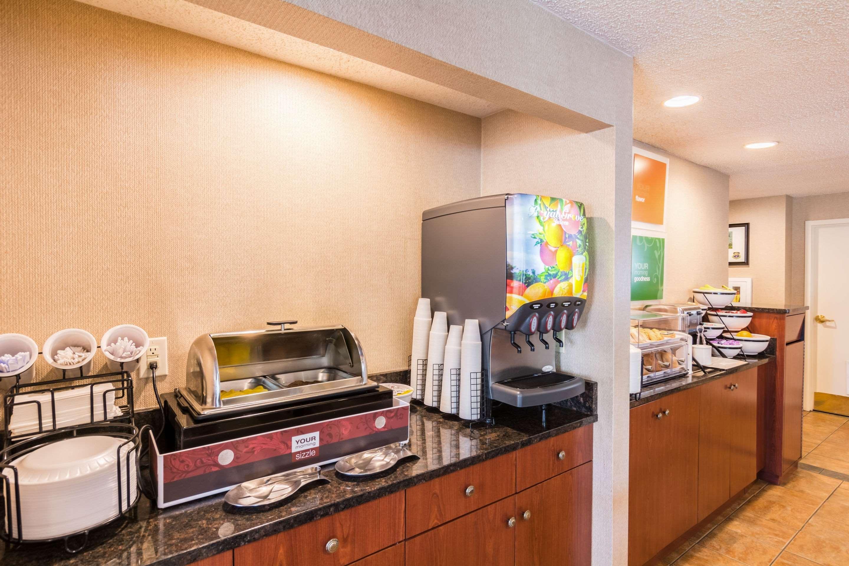 Comfort Inn At Joint Base Andrews Клинтън Екстериор снимка