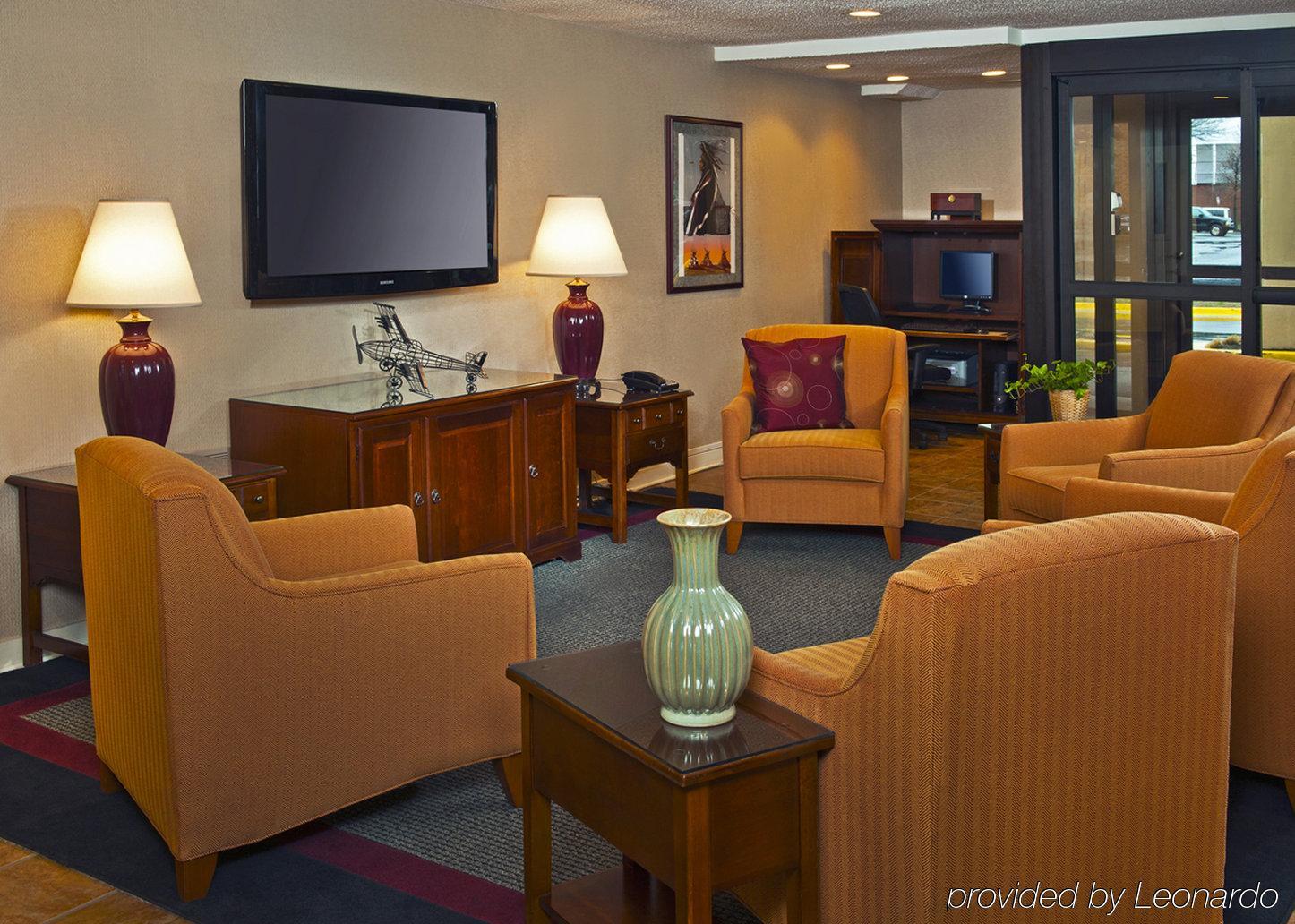 Comfort Inn At Joint Base Andrews Клинтън Екстериор снимка