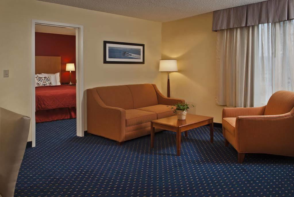 Comfort Inn At Joint Base Andrews Клинтън Екстериор снимка